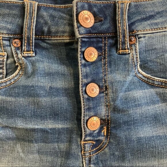 AMERICAN EAGLE Sz 2 High Rise Shortie Distressed Super Stretch Button Fly Shorts - Picture 4 of 13